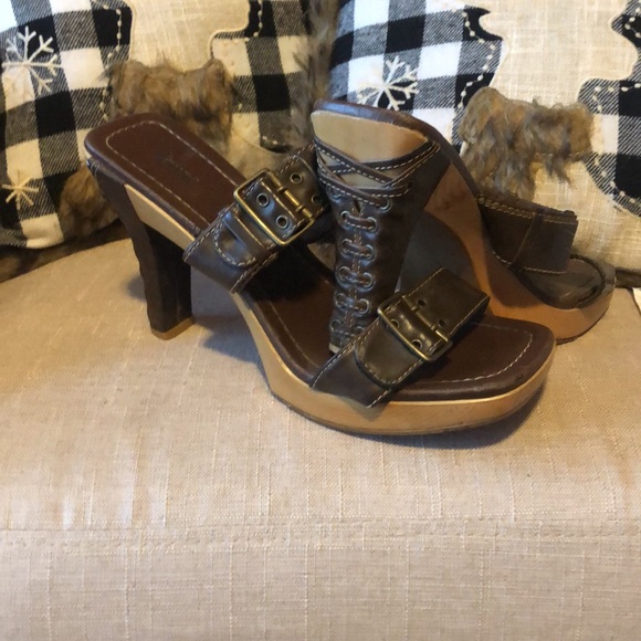 Taunt darn brown size 6 heels - Picture 3 of 6